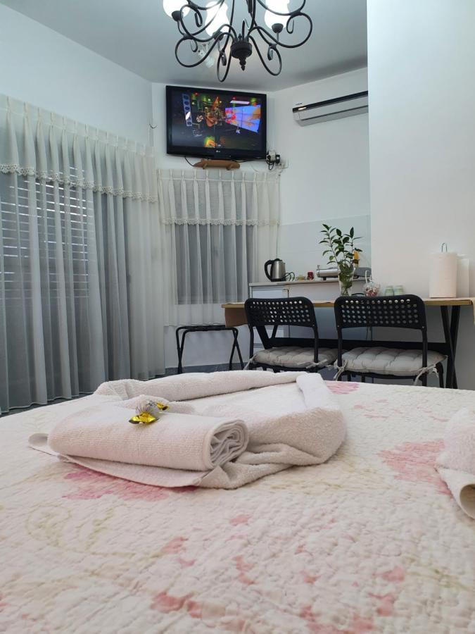 Carmela Studio Arad Luaran gambar